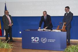Toma de posesión de Julio Santoyo Santoyo como profesor titular del Área de Cirugía (vinculada SAS) de la Universidad de Málaga. Toma de posesión de nuevos catedráticos y profesores titulares de la Universidad de Málaga. Paraninfo. Noviembre de 2023