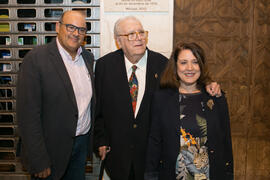 Foto de grupo. Inauguración de la placa conmemorativa de la Casa Natal de Eugenio Chicano. Málaga. Octubre de 2017