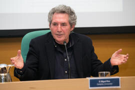 Conferencia de Miguel Ríos "La música como testimonio de la Transición" del ciclo "Historia, documentos y sociedad". Edificio del Rectorado. Abril de 2019