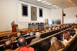 Intervención del profesor Benigno Pérez. Homenaje al personal que cumple 25 años al servicio de la Universidad de Málaga y al personal jubilado. Paraninfo. Julio de 2013