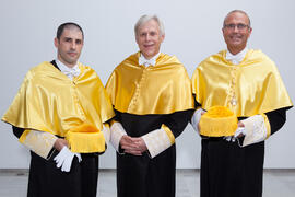 Retrato de Manuel García Sillero, José Pablo Lara y Edmund Neugebauer previo a su investidura como Doctor "Honoris Causa" por la Facultad de Medicina de la Universidad de Málaga. Edificio del Rectorado. Noviembre de 2016