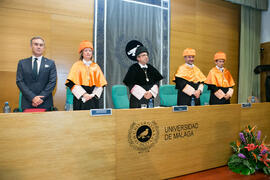 Mesa presidencial en la investidura como Doctor "Honoris Causa" de José Emilio Navas por la Facultad de Ciencias Económicas y Empresariales de la Universidad de Málaga. Edificio del Rectorado. Abril de 2017