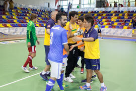 Saludo final. Partido Brasil contra Bielorrusia. 14º Campeonato del Mundo Universitario de Fútbol Sala 2014 (FUTSAL). Antequera. Julio de 2014