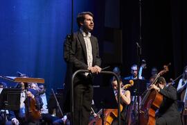José Luis López Antón dirige la Orquesta Sinfónica de Málaga. Concierto Conmemorativo del 50 Aniversario de la Universidad de Málaga. Auditorio Edgar Neville, Málaga. Junio de 2022