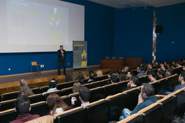 Presentación de la conferencia de Josef Ajram "¿Dónde está el límite?". Seminario "Emprende 21". Paraninfo. Noviembre de 2017