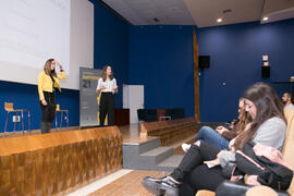 Conferencia "Emprendimiento y promoción del territorio", de Sara Carmona y Míriam García. Seminario "Emprende 21". Paraninfo. Noviembre de 2017