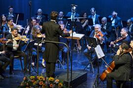 José Luis López Antón dirige a la Orquesta Sinfónica de Málaga. Concierto Conmemorativo del 50 Aniversario de la Universidad de Málaga. Auditorio Edgar Neville, Málaga. Junio de 2022