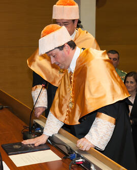 Investidura como Doctor "Honoris Causa" de Manuel Molina Lozano por la Facultad de Turismo de la Universidad de Málaga. Rectorado. Abril 2016