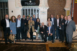 Foto de grupo. Inauguración de la placa conmemorativa de la Casa Natal de Eugenio Chicano. Málaga. Octubre de 2017