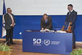 Toma de posesión de Ernesto Santiago González Mesa como profesor titular del Área de Obstetricia y Ginecología (vinculada SAS) de la Universidad de Málaga. Toma de posesión de nuevos catedráticos y profesores titulares de la Universidad de Málaga. Paraninfo. Noviembre de 2023
