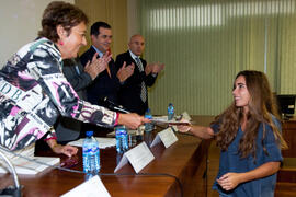 Entrega de diploma ganador V Reto Gestalentum. Facultad de Ciencias Económicas y Empresariales. Octubre de 2014