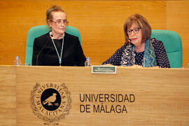 Intervención de Adelaida de la Calle en el homenaje a María Victoria Atencia. Edificio del Rectorado. Diciembre de 2014