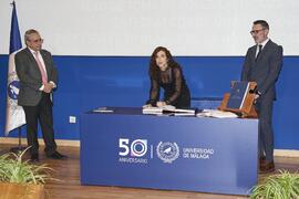 Toma de posesión de Lola Burgueño Caballero como profesora titular del Área de Lenguajes y Sistemas Informáticos de la Universidad de Málaga. Toma de posesión de nuevos catedráticos y profesores titulares de la Universidad de Málaga. Paraninfo. Noviembre de 2023