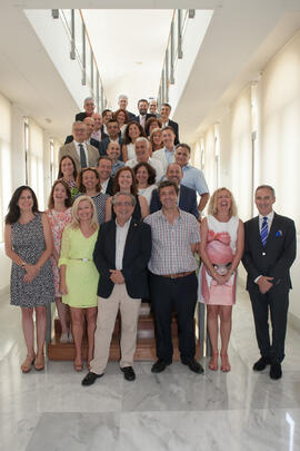 Foto de grupo tras la toma de posesión de los nuevos catedráticos y profesores titulares. Edificio del Rectorado.  Julio de 2016