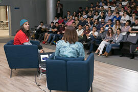 Chema Alonso en la conferencia "Dialogando". Salón de actos de la E.T.S.I Informática y Telecomunicaciones. Abril de 2017