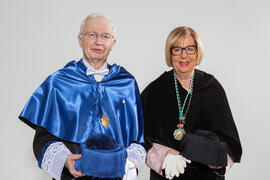 Retrato de Adelaida de la Calle y Jean-Marie Lehn tras su investidura como Doctor "Honoris Causa" por la Facultad de Ciencias de la Universidad de Málaga. Edificio del Rectorado. Junio 2015