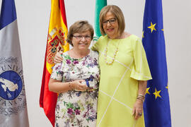 Retrato con la rectora en el homenaje a los jubilados y al personal que cumple 25 años de servicio en la UMA. Paraninfo. Mayo 2015