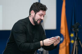 Ilusionismo en la conferencia de Luis Olmedo ‘El camino de la ilusión’. Seminario "Emprende 21. Territorio y Emprendimiento". Paraninfo. Noviembre de 2018