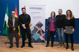 Foto de grupo previa al seminario "Emprende 21. Territorio y Emprendimiento". Paraninfo. Noviembre de 2018