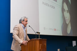 Antonio María Lara presenta la conferencia "Dialogando" con Marta Flich. Paraninfo. Noviembre de 2017