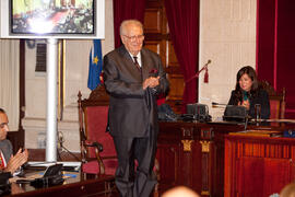 Eugenio Chicano en la entrega de la Medalla de la Ciudad y el título de Hijo Predilecto. Ayuntamiento de Málaga. Octubre de 2014