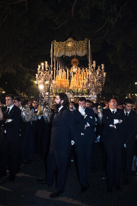 Trono de Ntra. Sra. de Gracia y Esperanza. Estación de Penitencia de la Hermandad de los Estudiantes. Málaga. Marzo de 2015