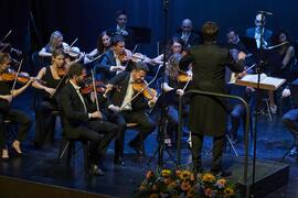 José Luis López Antón dirige a la Orquesta Sinfónica de Málaga. Concierto Conmemorativo del 50 Aniversario de la Universidad de Málaga. Auditorio Edgar Neville, Málaga. Junio de 2022