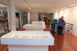 Montaje Exposición "Puerto y ciudad de Málaga en el tránsito del XIX al XX". Edificio del Rectorado. Mayo de 2012