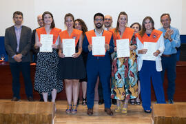 Grupo de alumnas y alumnos. Graduación de Másters de la Facultad de Ciencias Económicas y Empresariales de la Universidad de Málaga. Paraninfo. Junio de 2019