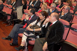 Asistentes al homenaje a María Victoria Atencia. Edificio del Rectorado. Diciembre de 2014