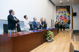 Mesa presidencial y Coro Oficial de la UMA. Graduación y clausura del curso del Aula de Mayores de la Universidad de Málaga. Paraninfo. Junio de 2017