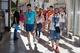 Visita guiada por el centro histórico. Olimpiada Española de Economía, Fase Nacional. Calle Santa María. Málaga. Junio de 2015