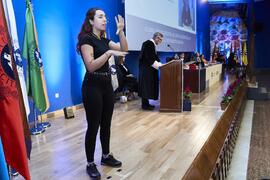 Intérprete de signos. Apertura del Curso Académico 2024/2025 de la Universidad de Málaga. Paraninfo. Septiembre de 2024
