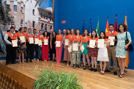 Grupo de alumnas y alumnos. Graduación de Másters de la Facultad de Ciencias Económicas y Empresariales de la Universidad de Málaga. Paraninfo. Junio de 2019