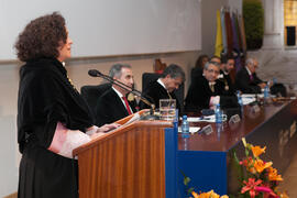 Pilar Aranda en la imposición de la Medalla de Oro de la Universidad de Málaga a la Universidad de Granada. Paraninfo. Diciembre de 2016