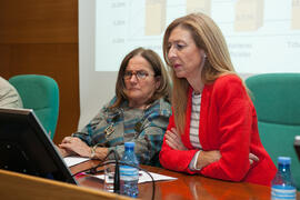 María Chantal Pérez y Consuelo Gámez en la celebración del Día del Profesor Jubilado de la Universidad de Málaga. Edificio del Rectorado. Octubre de 2015