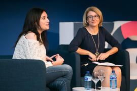 Isabel Ladrón de Guevara y Marta Flich. Conferencia "Dialogando". Paraninfo. Noviembre de 2017
