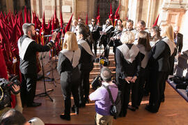 Coro Oficial de la Universidad de Málaga. Acto de la Hermandad de los Estudiantes en la Catedral. Plaza del Obispo, Málaga. Marzo de 2018