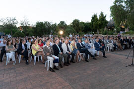 Asistentes al acto homenaje al personal jubilado o que cumple 25 años de servicio en la Universidad de Málaga. Jardín Botánico. Junio de 2019