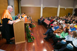 El padrino, Carlos A. Benavides Velasco, en la investidura como Doctor "Honoris Causa" de José Emilio Navas por la Facultad de Ciencias Económicas y Empresariales de la Universidad de Málaga. Edificio del Rectorado. Abril de 2017