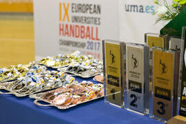 Trofeos y medallas. Ceremonia de clausura del Campeonato Europeo Universitario de Balonmano. Antequera. Julio de 2017