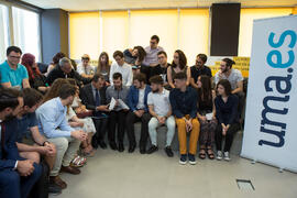 Alumnos con el ministro Pedro Duque en su visita al edificio The Green Ray. Campus de Teatinos. Junio de 2018