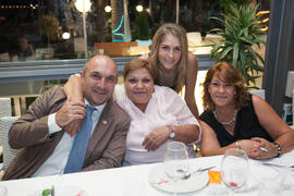 Foto de grupo. Cena Homenaje a profesores y PAS jubilados de la Facultad de Económicas. Restaurante El Palmeral. Septiembre de 2015