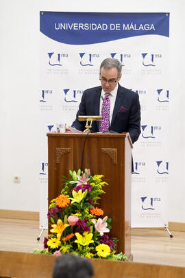 Miguel Porras en el homenaje a los jubilados y al personal que cumple 25 años de servicio en la UMA. Paraninfo. Mayo 2015