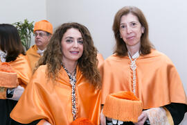 Macarena Parrado e Isabel María Abad momentos previos a la investidura como Doctor "Honoris Causa" de José Emilio Navas por la Facultad de Ciencias Económicas y Empresariales de la Universidad de Málaga. Edificio del Rectorado. Abril de 2017