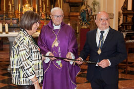 Entrega del bastón de mando de la Universidad de Málaga a la Cofradía de los Estudiantes. Misa de Lunes Santo. Iglesia de San Agustín. Abril de 2014