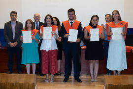 Grupo de alumnas y alumnos. Graduación de Másters de la Facultad de Ciencias Económicas y Empresariales de la Universidad de Málaga. Paraninfo. Junio de 2019