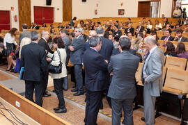Momentos previos al homenaje de Unicaja a la Facultad de Económicas. Paraninfo. Abril 2015