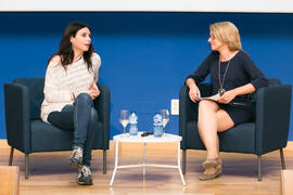 Isabel Ladrón de Guevara y Marta Flich. Conferencia "Dialogando". Paraninfo. Noviembre de 2017