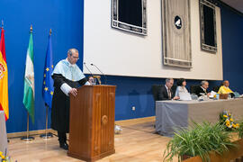 Juan Antonio Perles. Investidura como Doctor "Honoris Causa" de Carlos Álvarez Rodríguez por la Facultad de Filosofía y Letras de la Universidad de Málaga. Paraninfo. Mayo de 2018